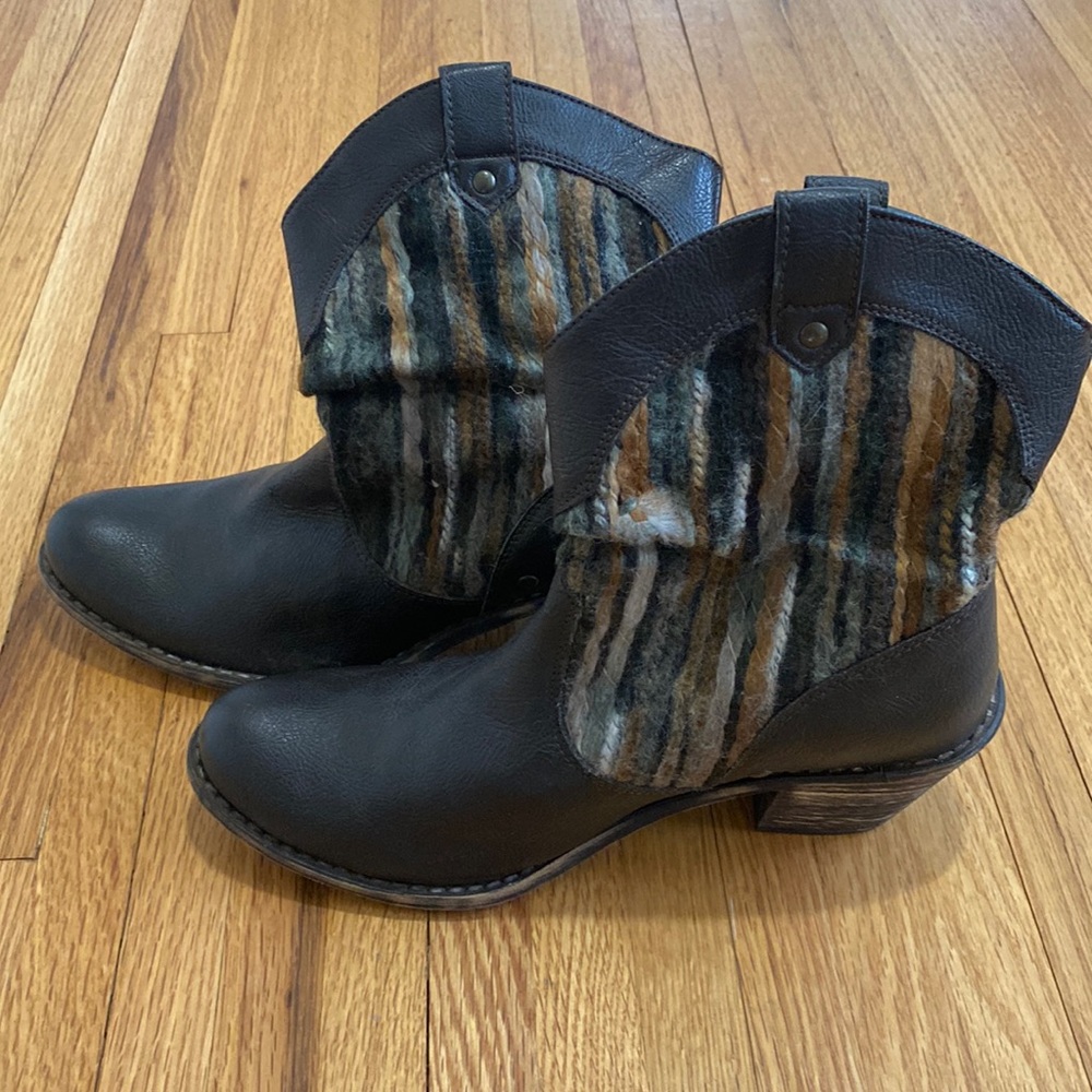Born Concept booties